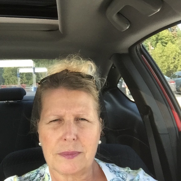 Meet your Posher, Karin - Picture 1 of 1